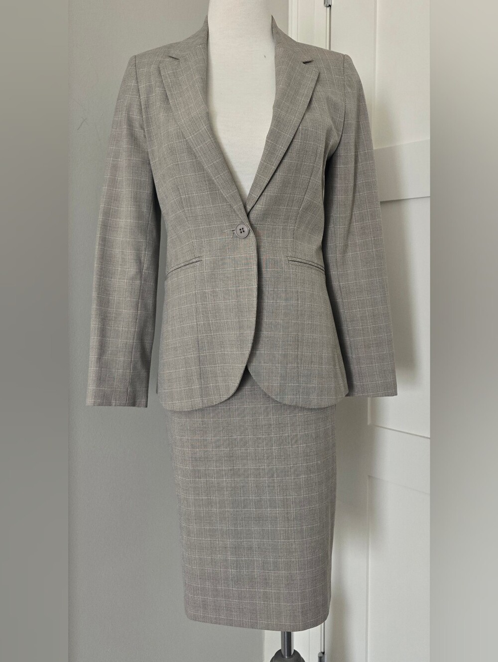 Teenflo Gray Plaid Single-Button Blazer Skirt Suit, Size 2